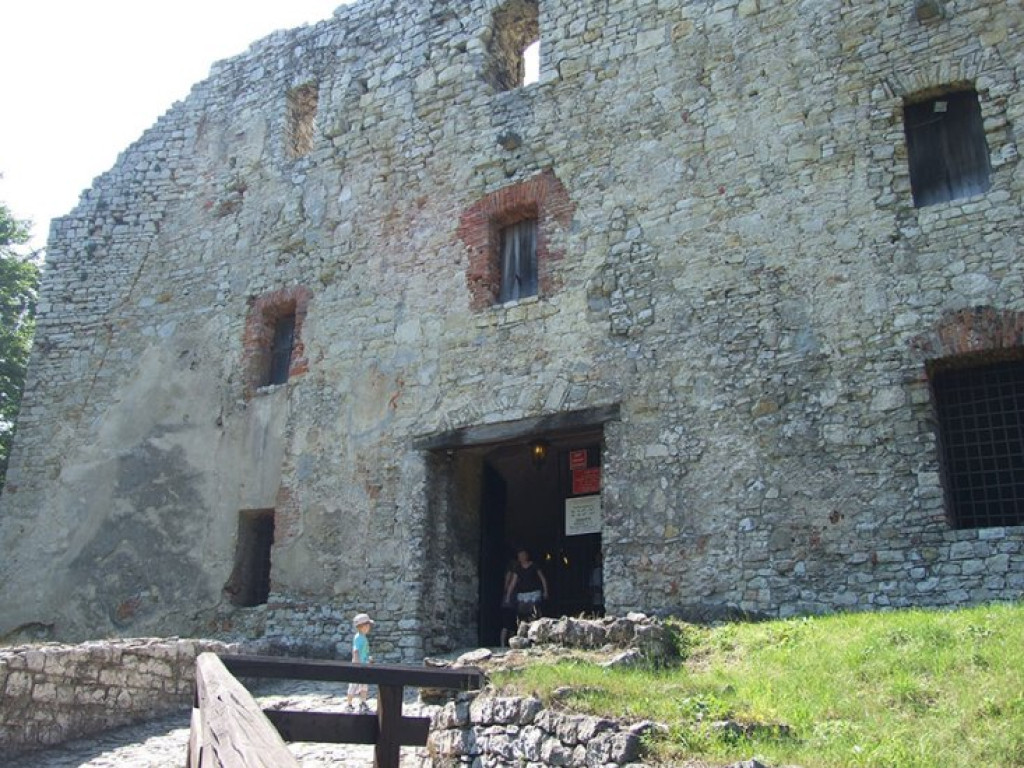 WYGIEŁZÓW. Odkrywali tajemnice zamku