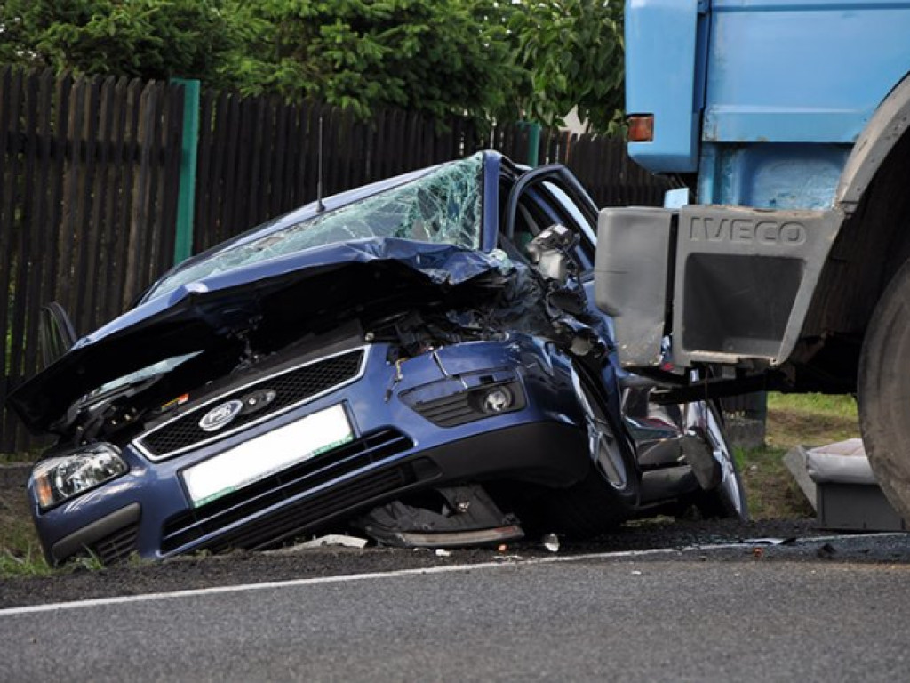 LIBIĄŻ. Kupili auto, wjechała w nich ciężarówka