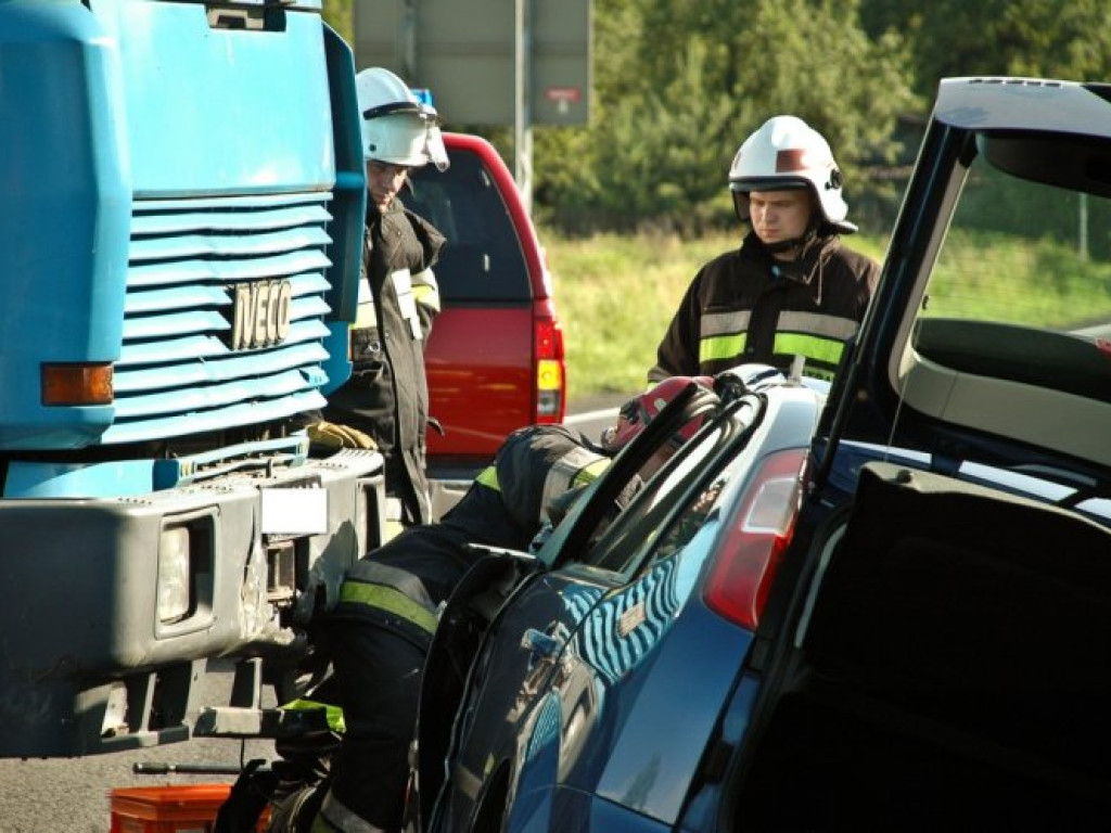 LIBIĄŻ. Kupili auto, wjechała w nich ciężarówka
