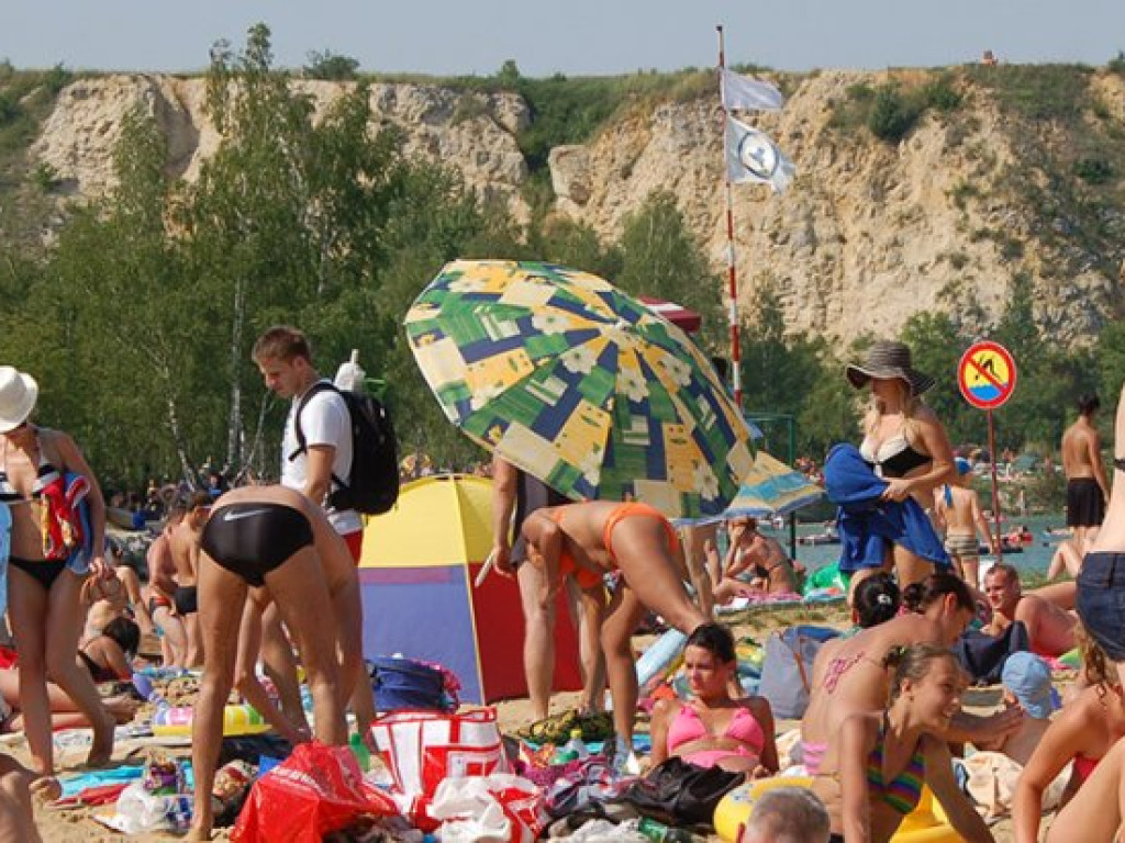 TRZEBINIA. Parkowali na zakazie koło Balatonu. Będą kary