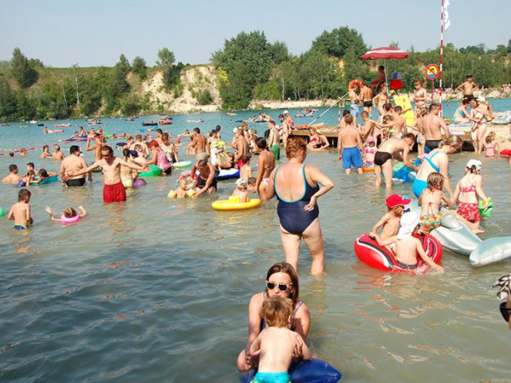TRZEBINIA. Parkowali na zakazie koło Balatonu. Będą kary