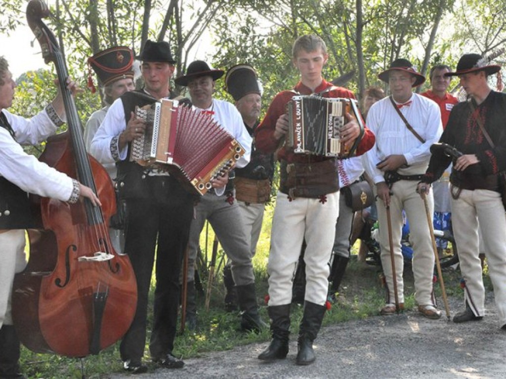 Kiermasz Artystyczny pod Lipowcem - Wygiełzów 9.07.2012