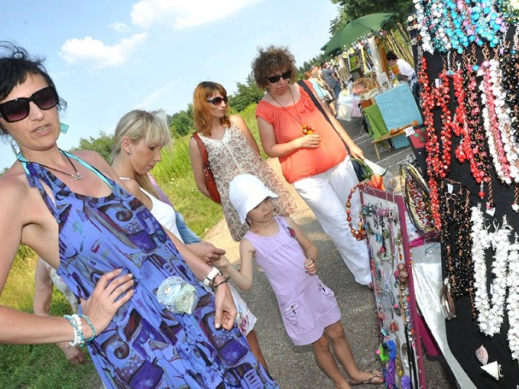 Kiermasz Artystyczny pod Lipowcem - Wygiełzów 9.07.2012