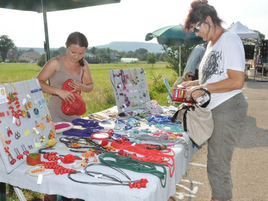 Kiermasz Artystyczny pod Lipowcem - Wygiełzów 9.07.2012