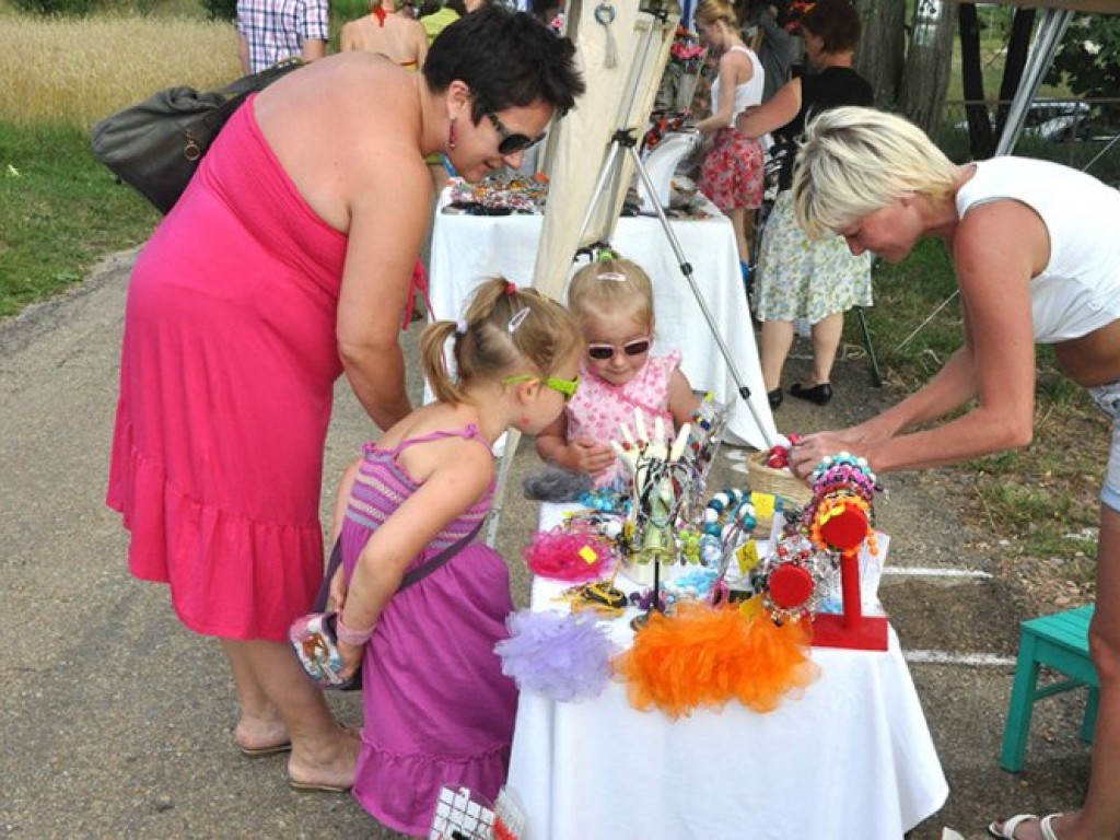 Kiermasz Artystyczny pod Lipowcem - Wygiełzów 9.07.2012