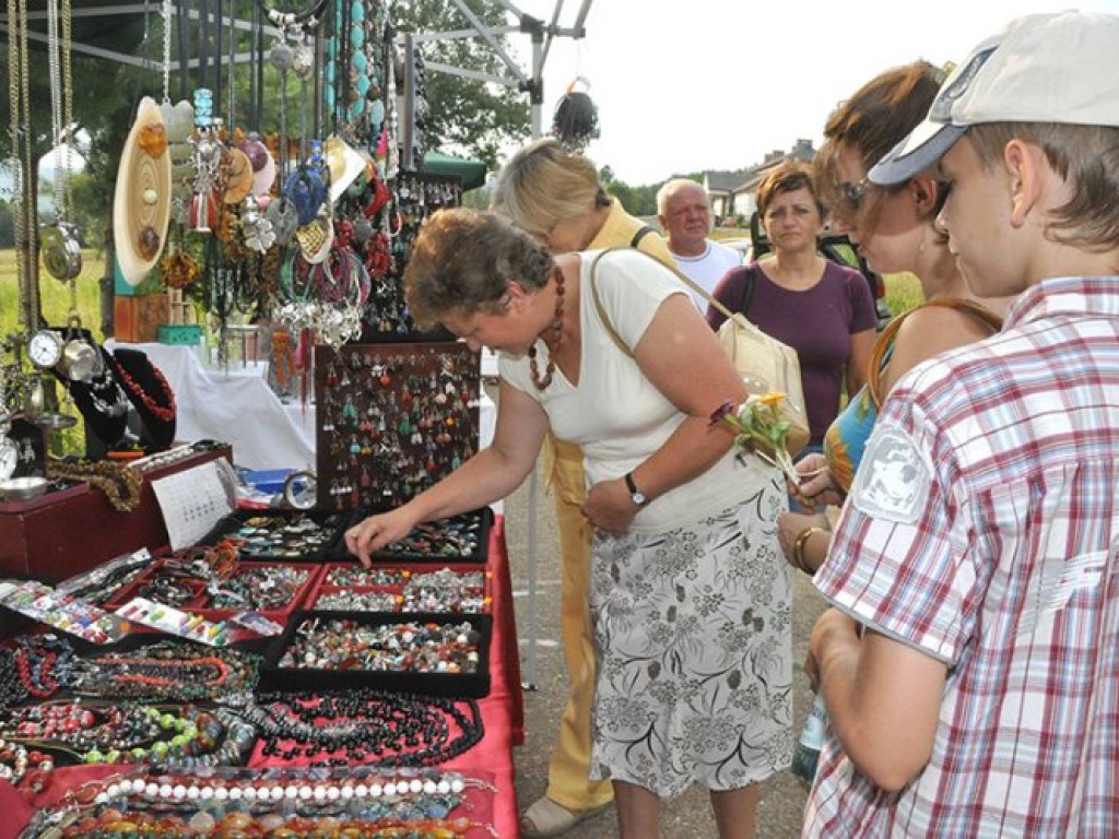 Kiermasz Artystyczny pod Lipowcem - Wygiełzów 9.07.2012