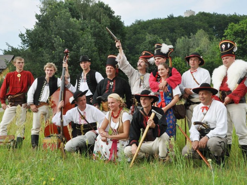 Kiermasz Artystyczny pod Lipowcem - Wygiełzów 9.07.2012