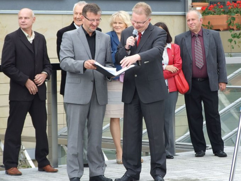 CHRZANÓW. Można przejść pasażem