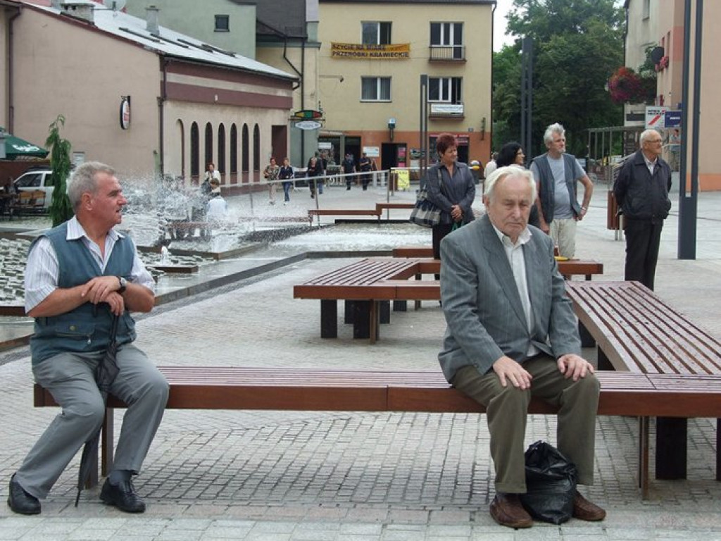 CHRZANÓW. Można przejść pasażem