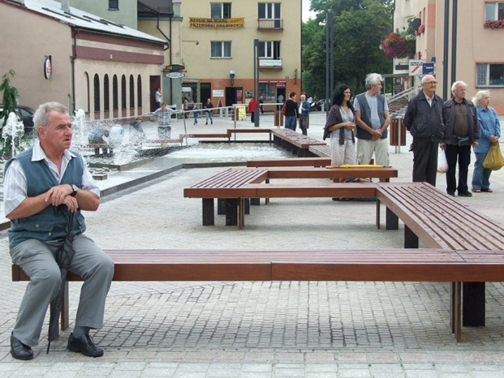 CHRZANÓW. Można przejść pasażem