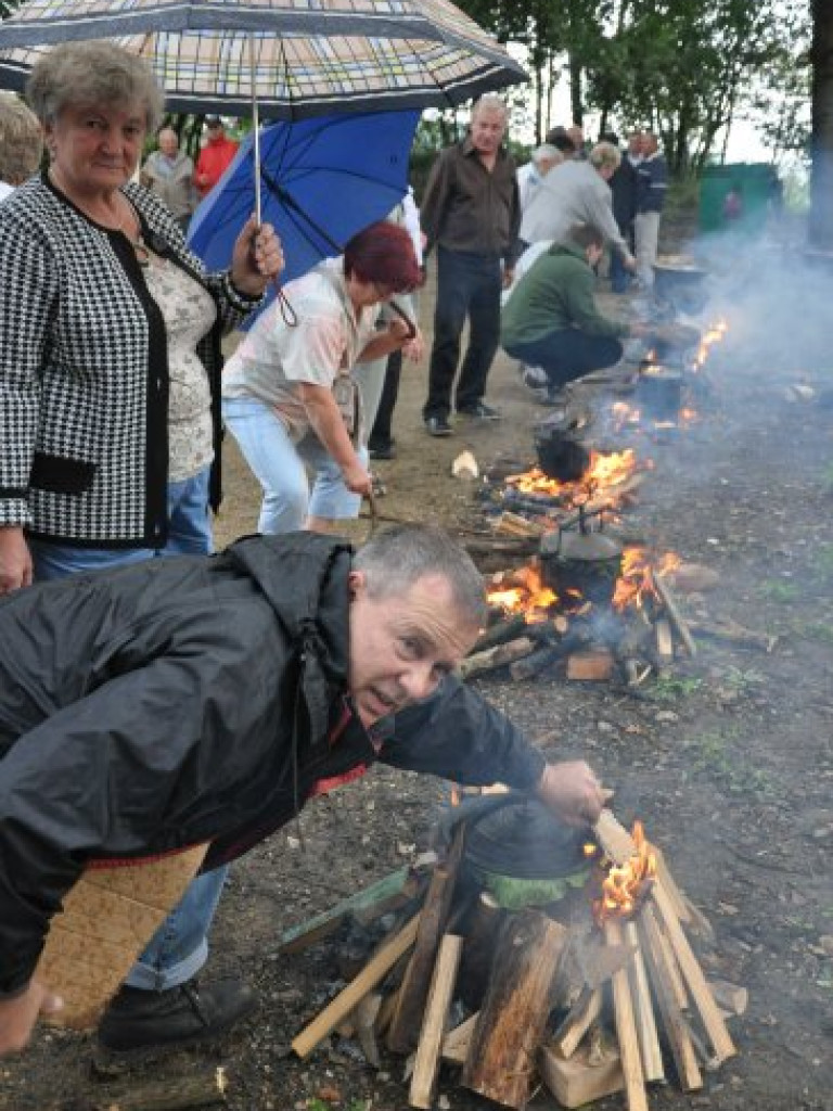 MIĘKINIA. Upiekli ponad sto kilogramów ziemniaków