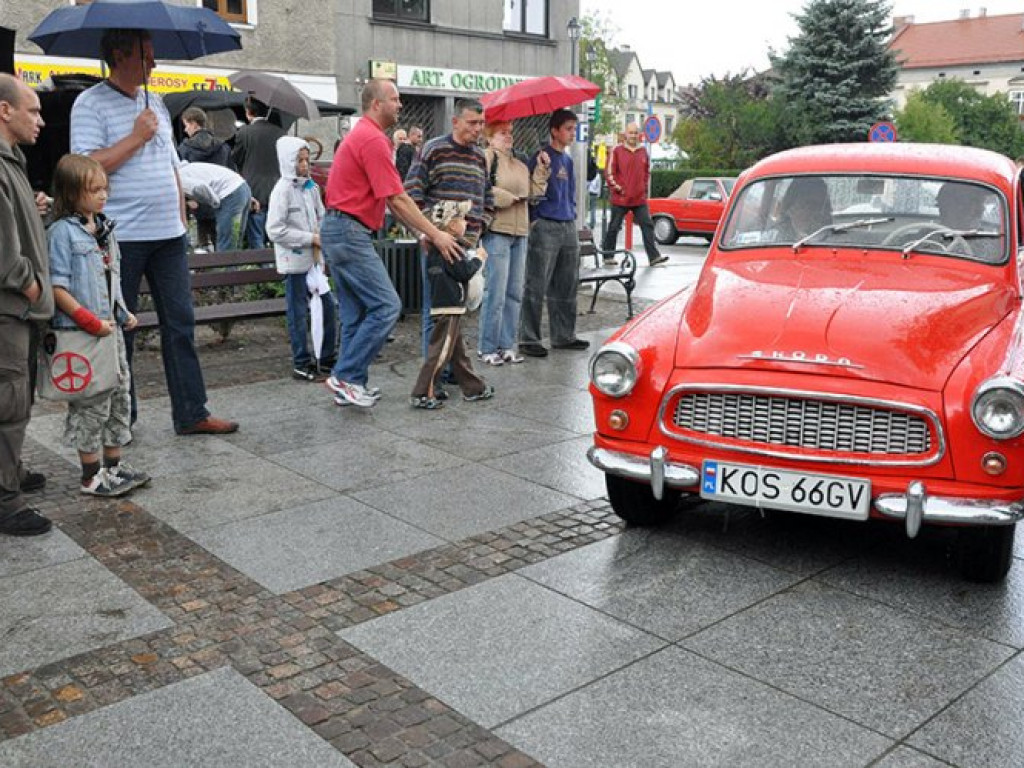 KRZESZOWICE. Zabytkowe auta zjechały na Rynek