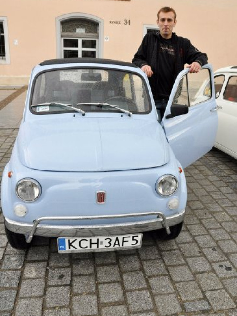 KRZESZOWICE. Zabytkowe auta zjechały na Rynek