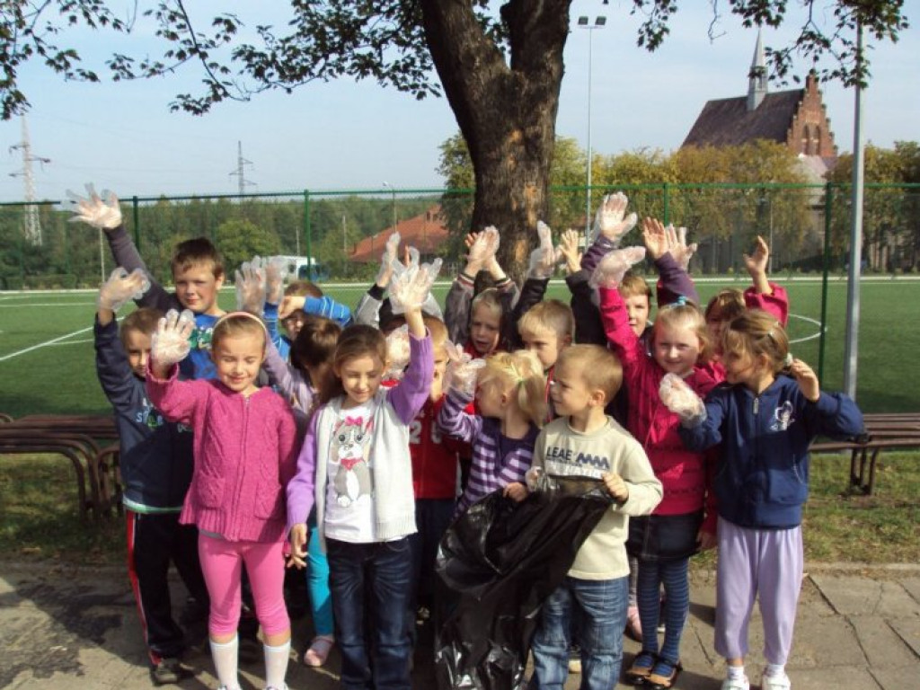 TRZEBINIA. Kocham, lubię, szanuję… nie śmiecę