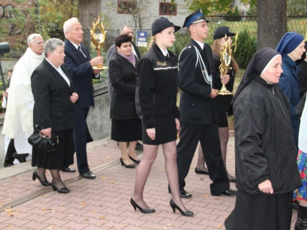 BABICE. Przy obrazie i relikwiach wierni modlą się całą dobę