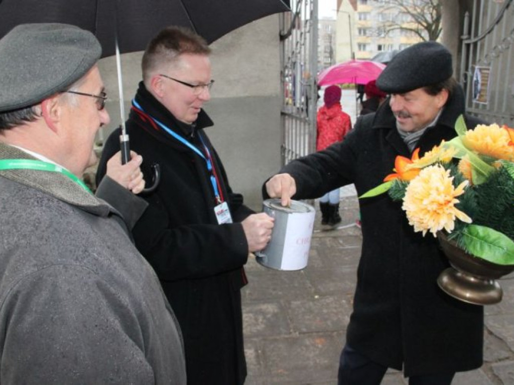 CHRZANÓW. Najczęściej do puszek wrzucały starsze osoby