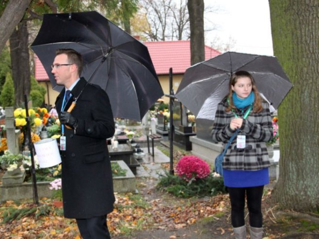 CHRZANÓW. Najczęściej do puszek wrzucały starsze osoby