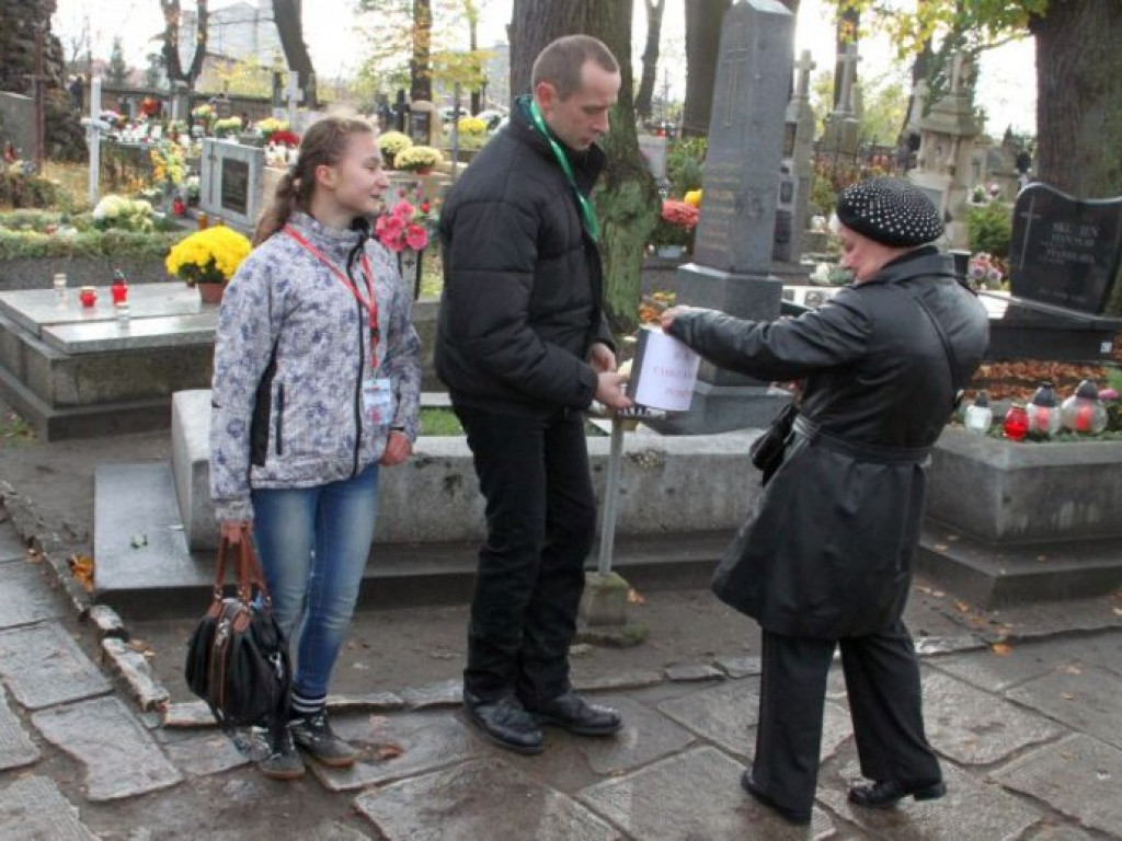 CHRZANÓW. Najczęściej do puszek wrzucały starsze osoby