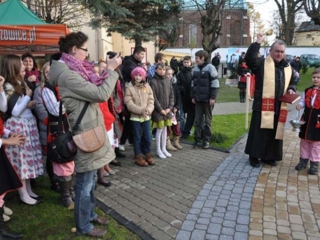 NOWA GÓRA. Na otwarcie centrum trysnęła fontanna