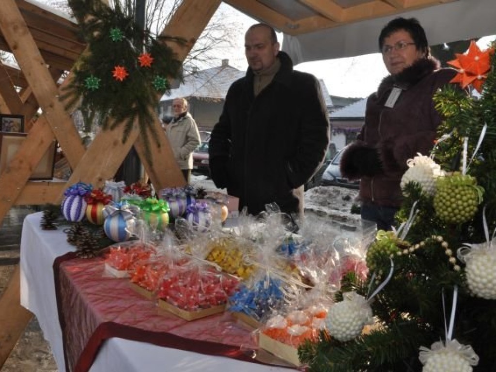 Kiermasz tradycji i rękodzieła w Krzeszowicach 16.12. 2012