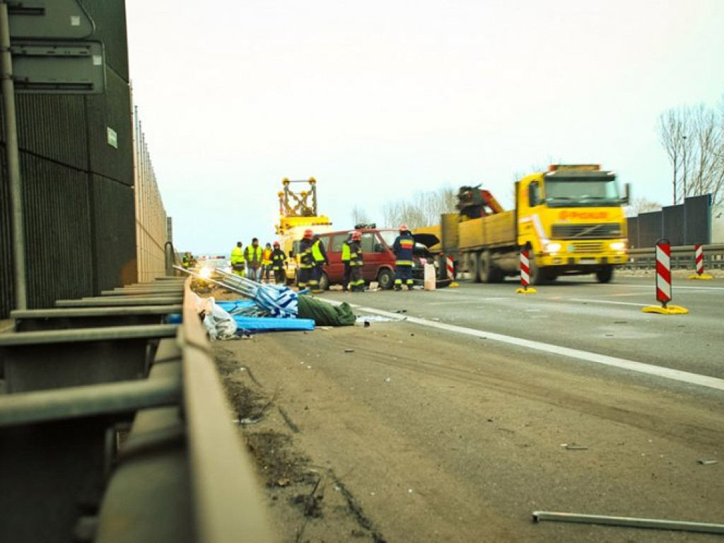 CHRZANÓW. Wypadek na autostradzie. Jedna osoba ciężko ranna (zdjęcia)