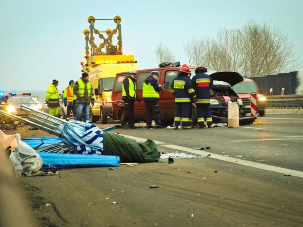 CHRZANÓW. Wypadek na autostradzie. Jedna osoba ciężko ranna (zdjęcia)