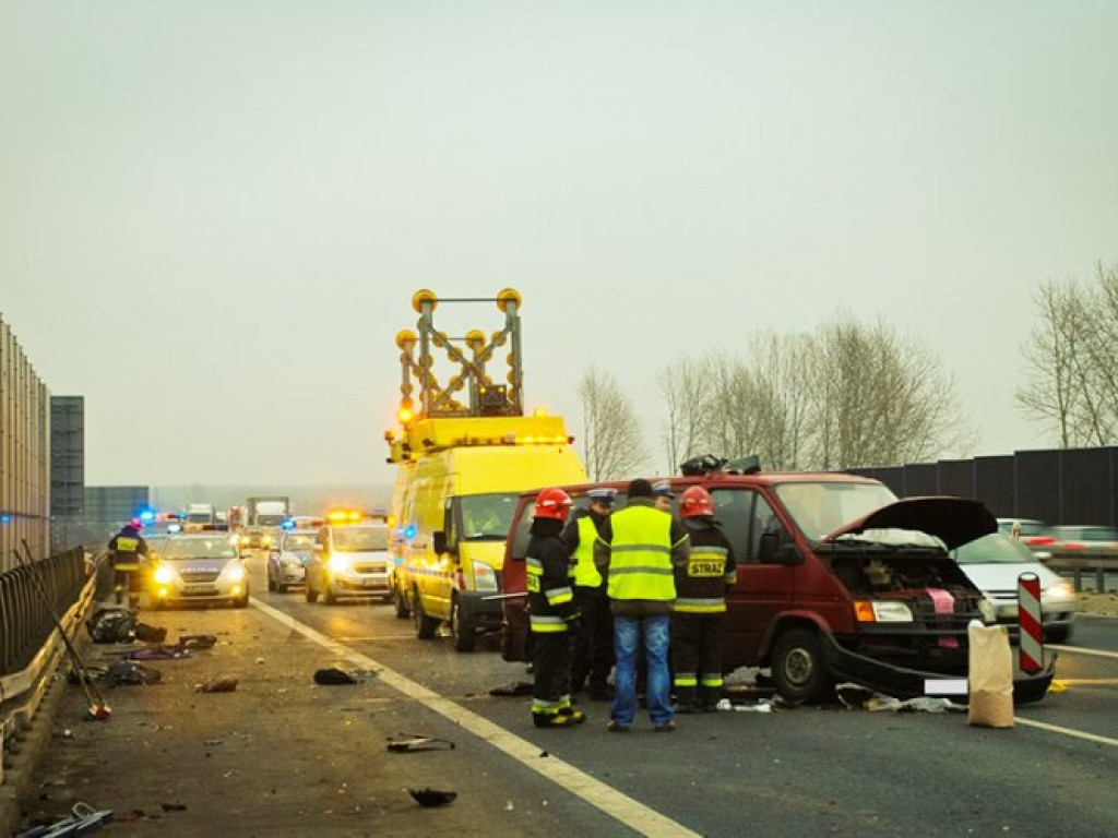 CHRZANÓW. Wypadek na autostradzie. Jedna osoba ciężko ranna (zdjęcia)