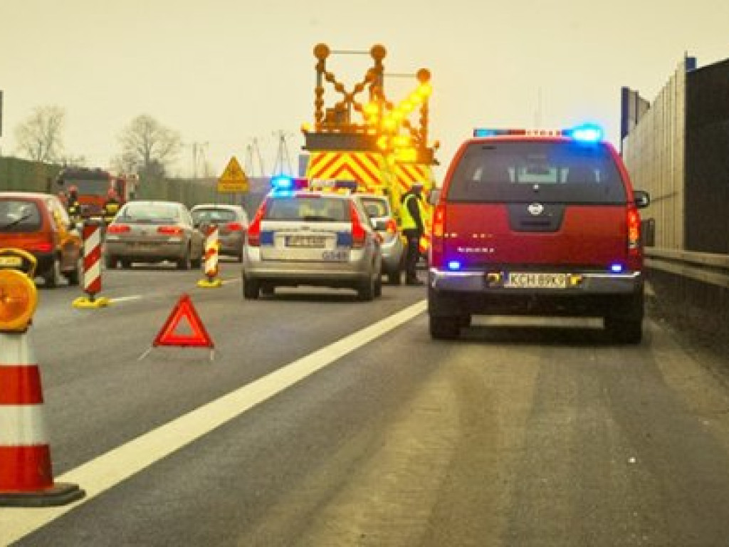 CHRZANÓW. Wypadek na autostradzie. Jedna osoba ciężko ranna (zdjęcia)