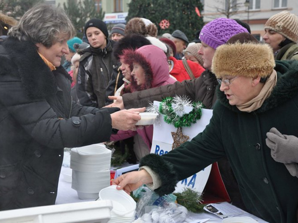 CHRZANÓW. Setki osób przyszły na Rynek na gorącą zupę