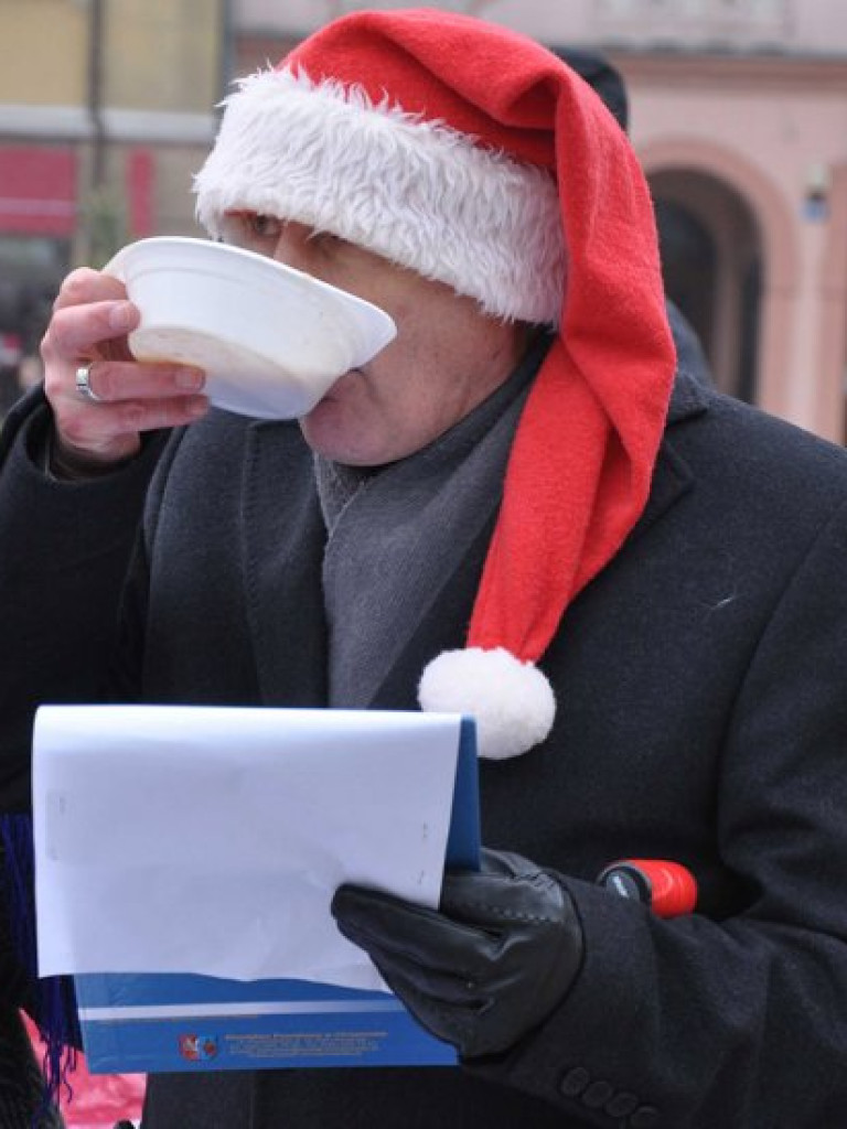 CHRZANÓW. Setki osób przyszły na Rynek na gorącą zupę