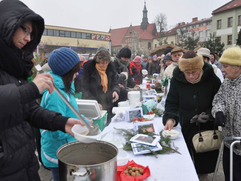 CHRZANÓW. Setki osób przyszły na Rynek na gorącą zupę