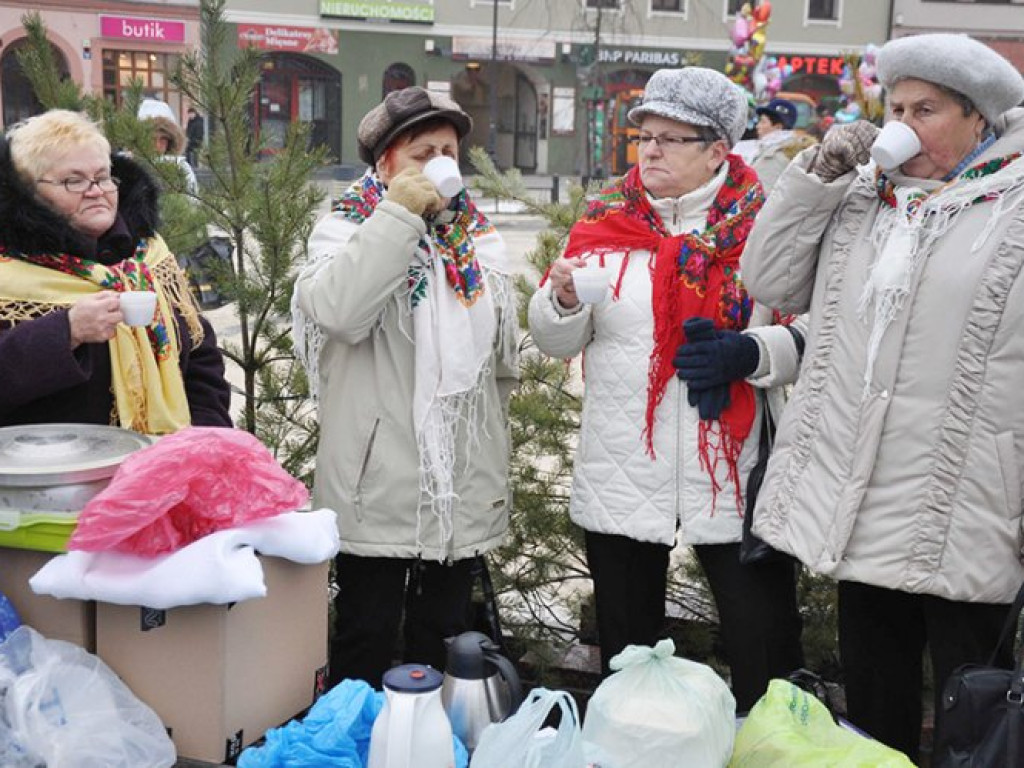 CHRZANÓW. Setki osób przyszły na Rynek na gorącą zupę