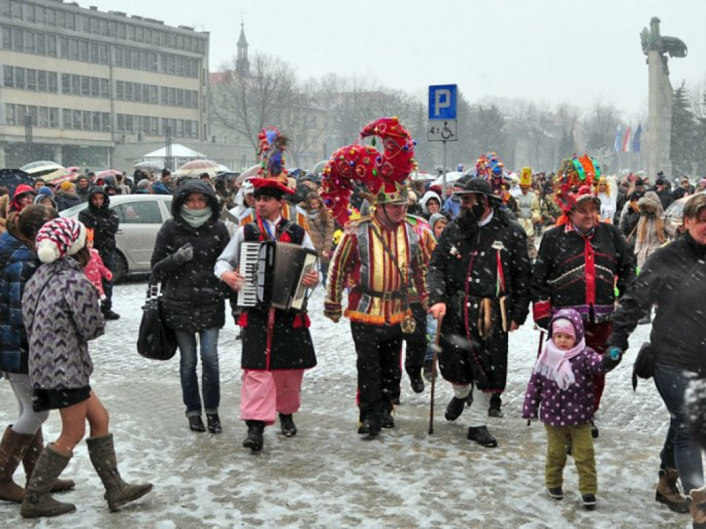 CHRZANÓW. Trzej Królowie na ulicach miasta (wideo)