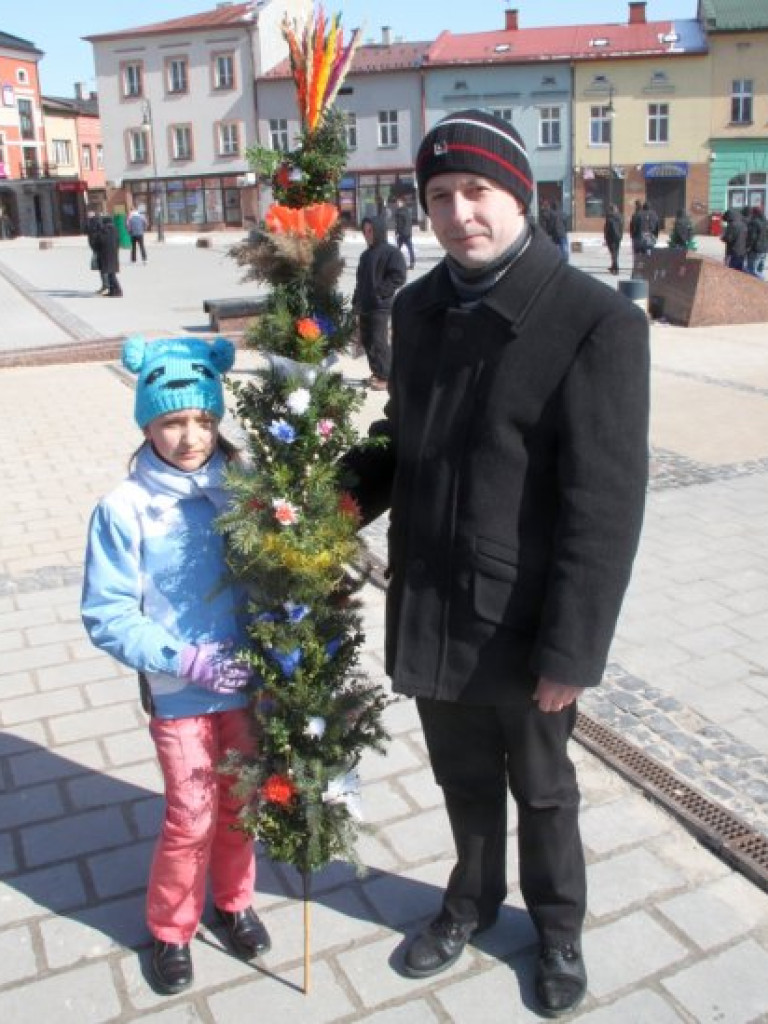 CHRZANÓW. Palmy powiewały na wietrze