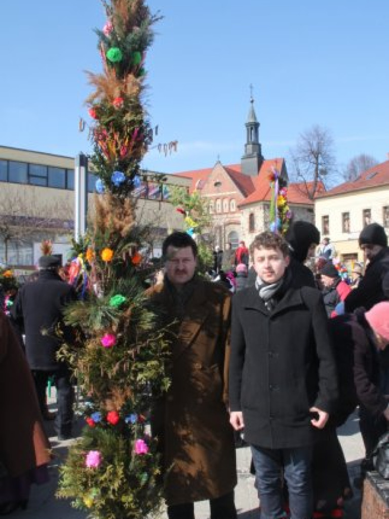 CHRZANÓW. Palmy powiewały na wietrze