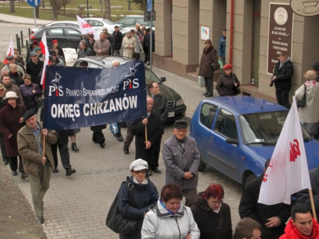 CHRZANÓW. W rocznicę katastrofy smoleńskiej upomnieli się o uczciwe śledztwo