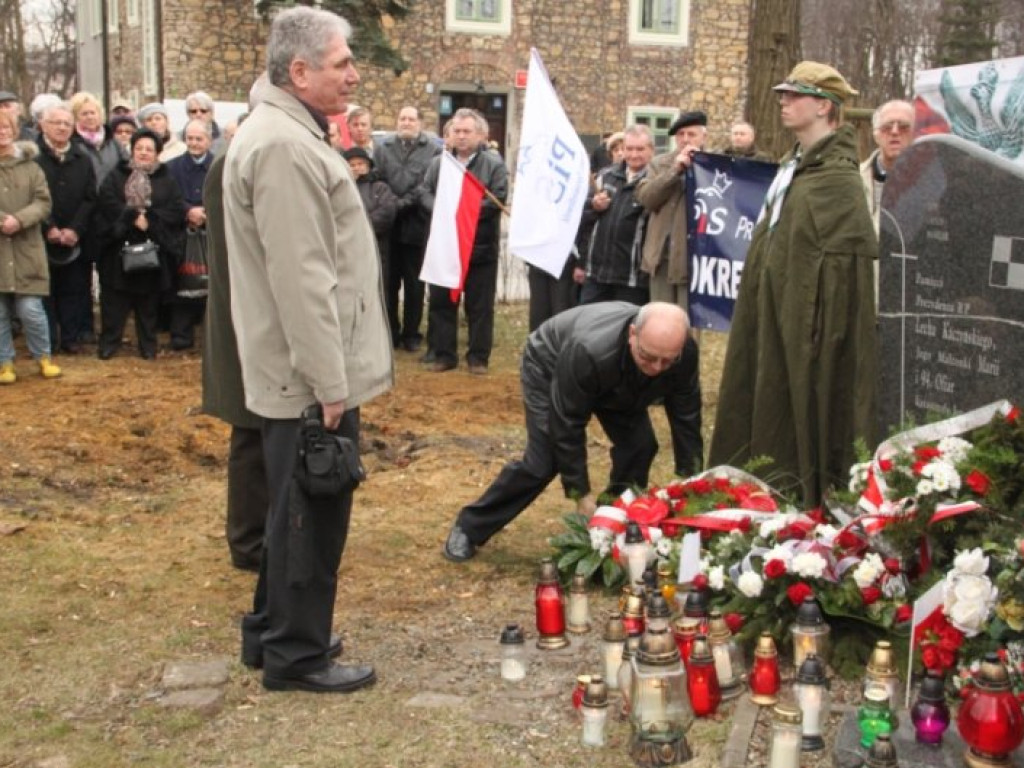 CHRZANÓW. W rocznicę katastrofy smoleńskiej upomnieli się o uczciwe śledztwo