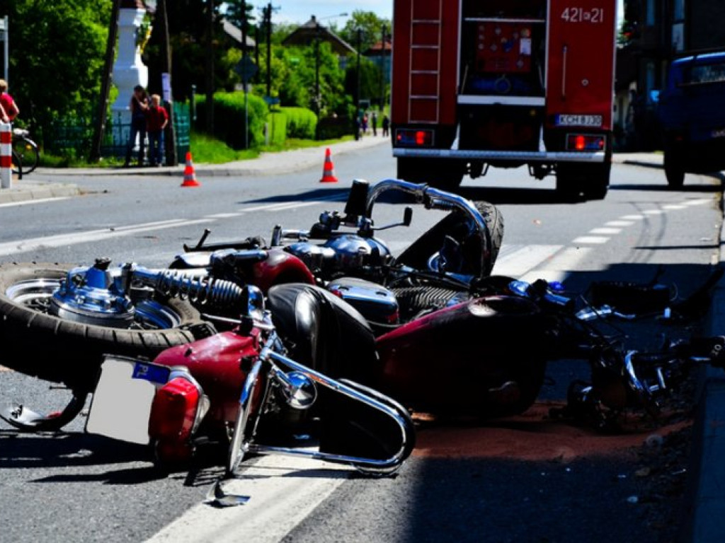 BABICE. Poszkodowanego motocyklistę zabrał helikopter (ZDJĘCIA)