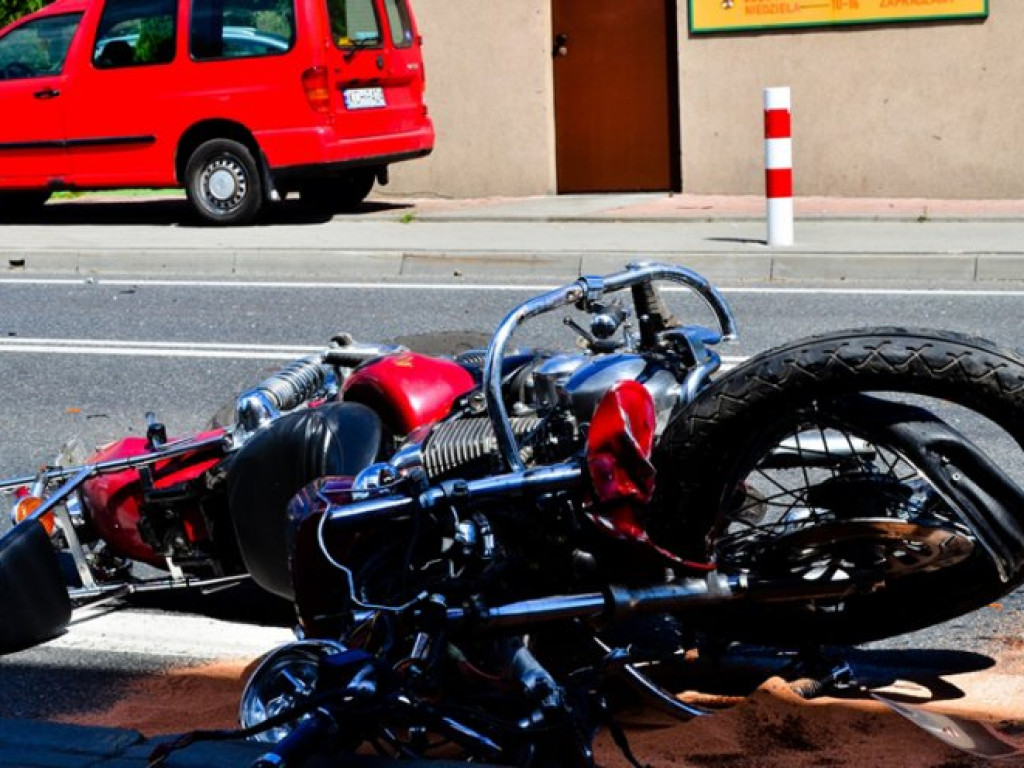 BABICE. Poszkodowanego motocyklistę zabrał helikopter (ZDJĘCIA)