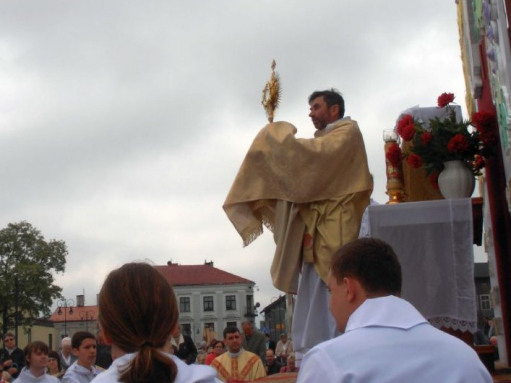 CHRZANÓW. Cuda eucharystyczne przypominają o obecności Boga (zdjęcia)