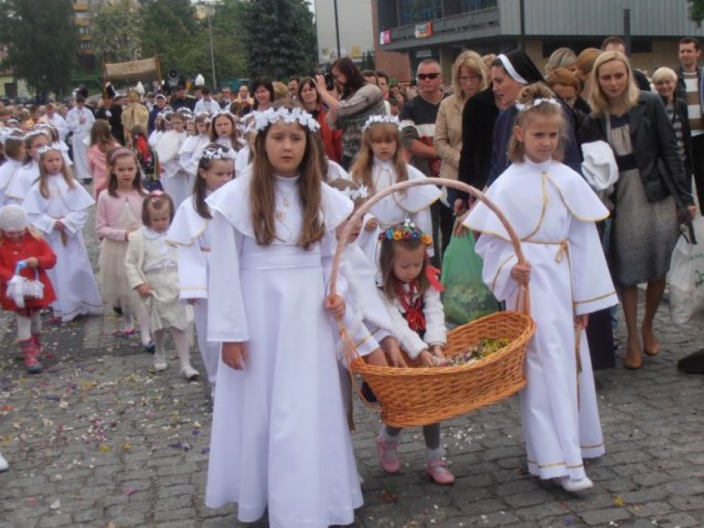 CHRZANÓW. Cuda eucharystyczne przypominają o obecności Boga (zdjęcia)