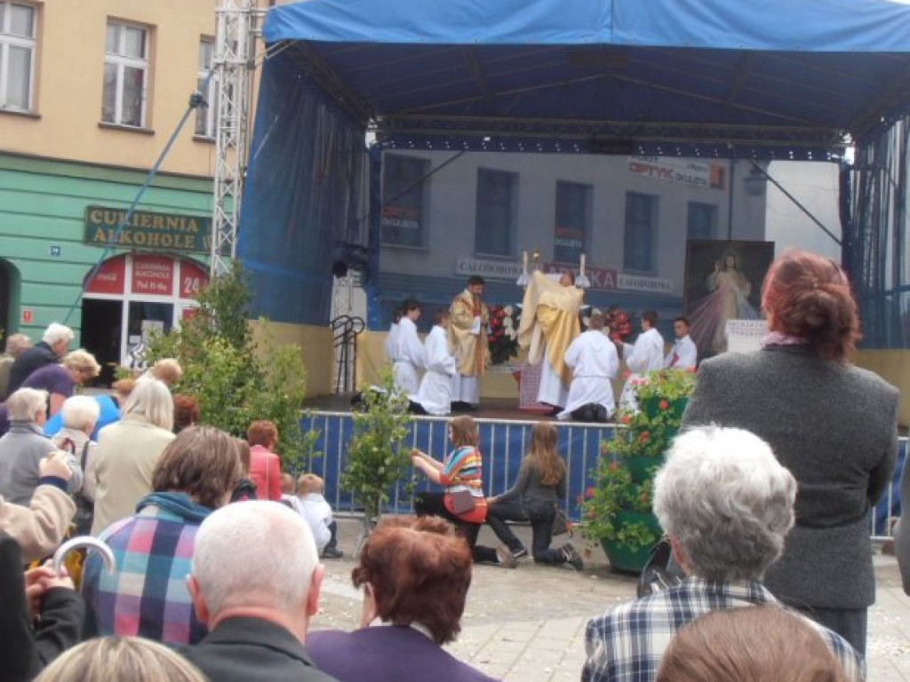 CHRZANÓW. Cuda eucharystyczne przypominają o obecności Boga (zdjęcia)