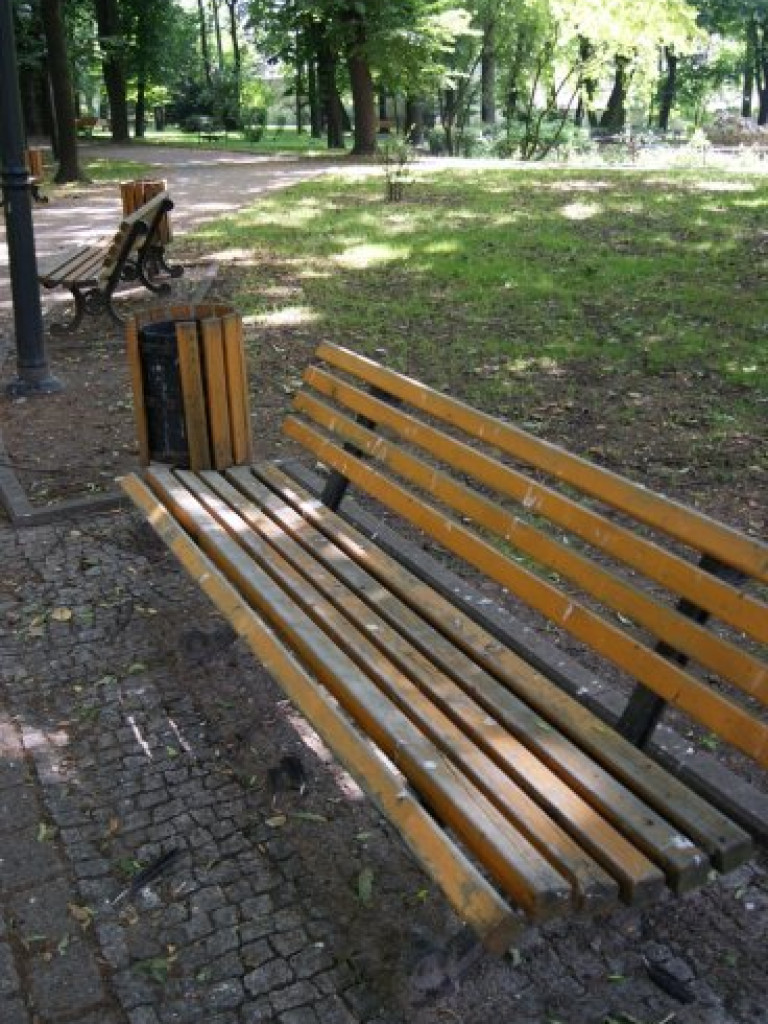 CHRZANÓW. Park miejski latem - mogłoby być lepiej