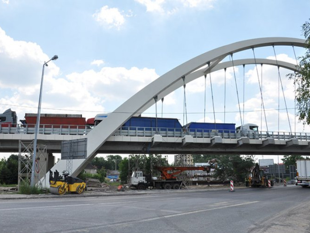 CHRZANÓW. Testują estakadę. Obciążenie - 240 ton (zdjęcia)