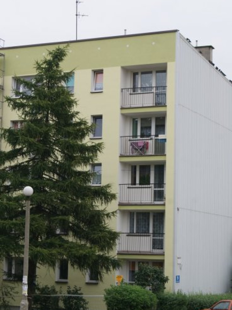 CHRZANÓW. Balkony w blokach: pstrokato czy jednolicie?