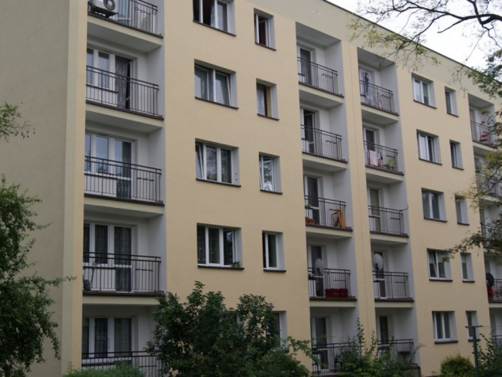 CHRZANÓW. Balkony w blokach: pstrokato czy jednolicie?
