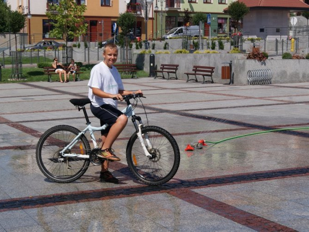 TRZEBINIA. Kurtyny wodne ukojeniem w upały