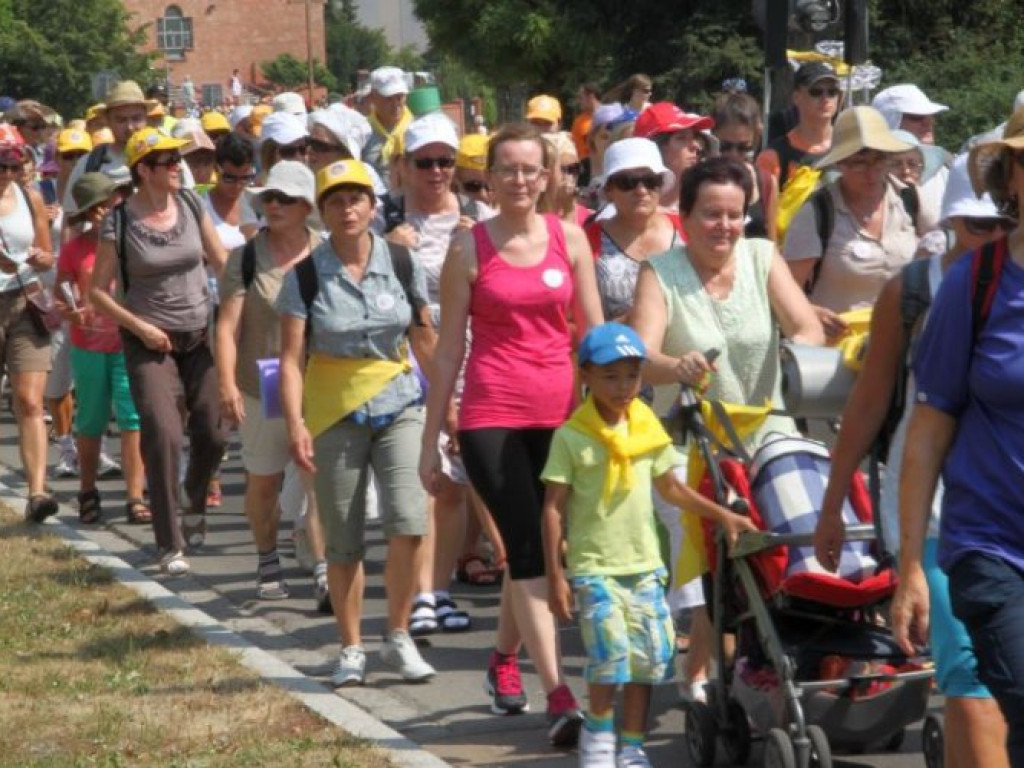 CHRZANÓW. Upał pielgrzymom niestraszny (zdjęcia)