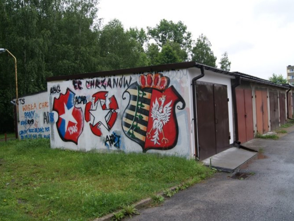 CHRZANÓW. Miasto tonie w bazgrołach