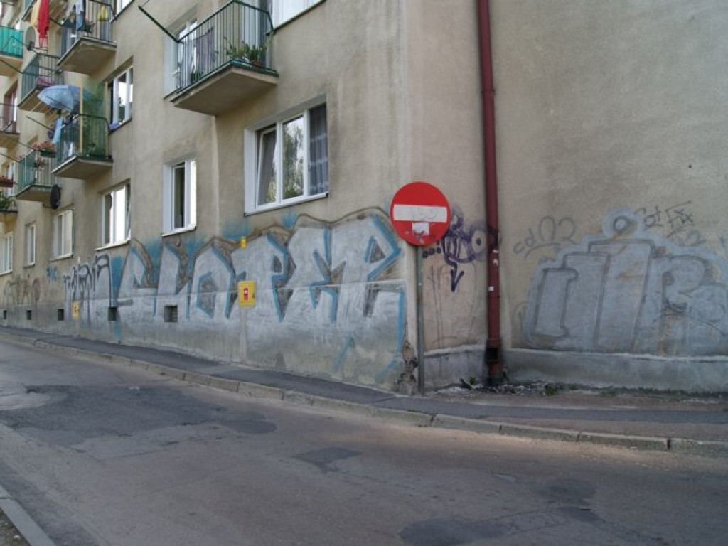 CHRZANÓW. Miasto tonie w bazgrołach